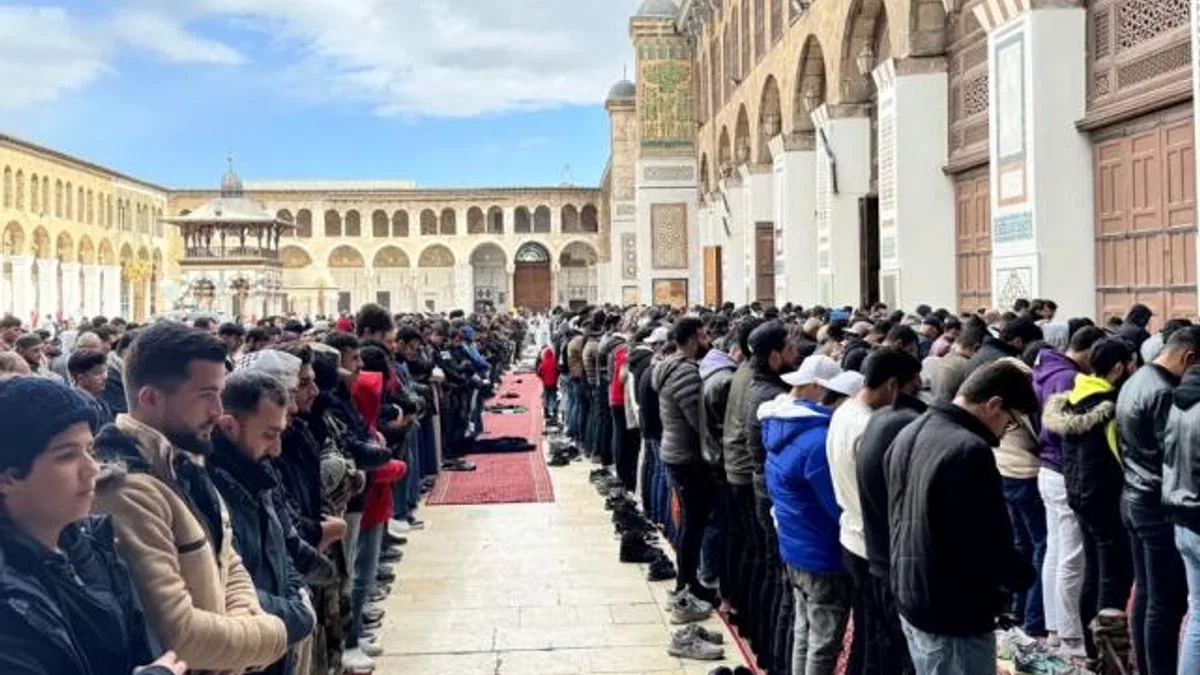 Şam’da tarihi Emevi Camii’nde üçüncü Cuma