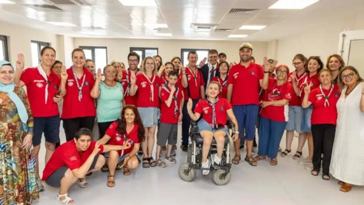 Başkan Tugay Engelli Çalışmaları Merkezi’ni ziyaret etti