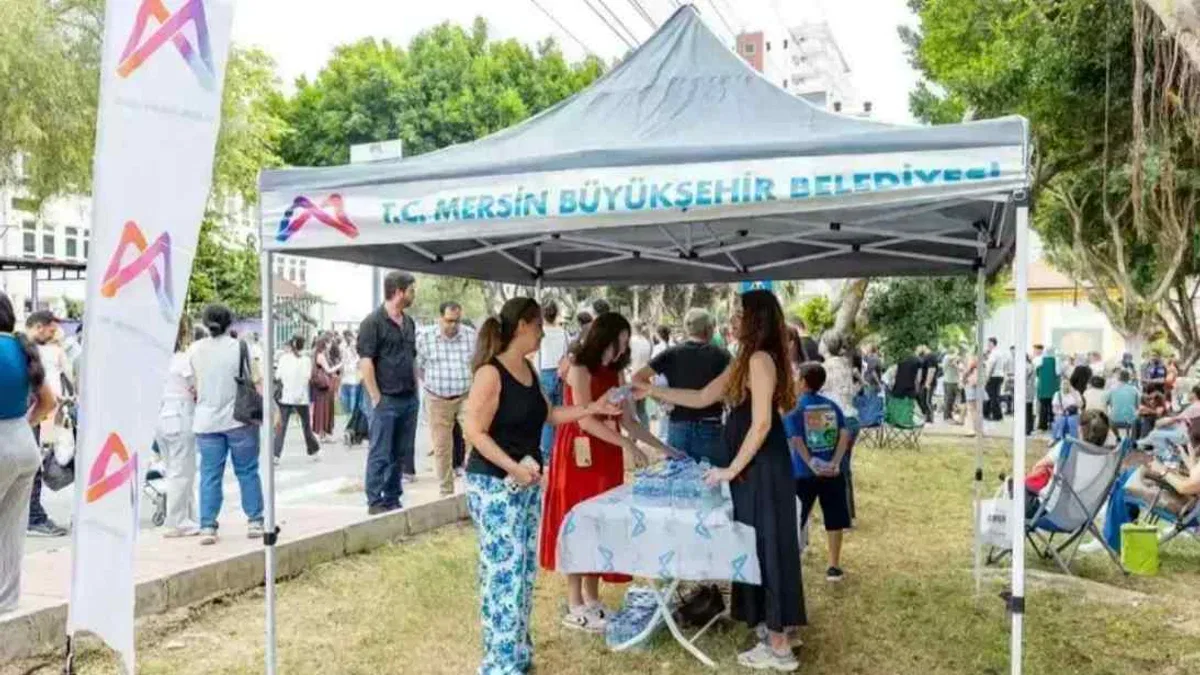 Mersin Büyükşehir öğrencileri ve ailelerini LGS günü de yalnız bırakmadı