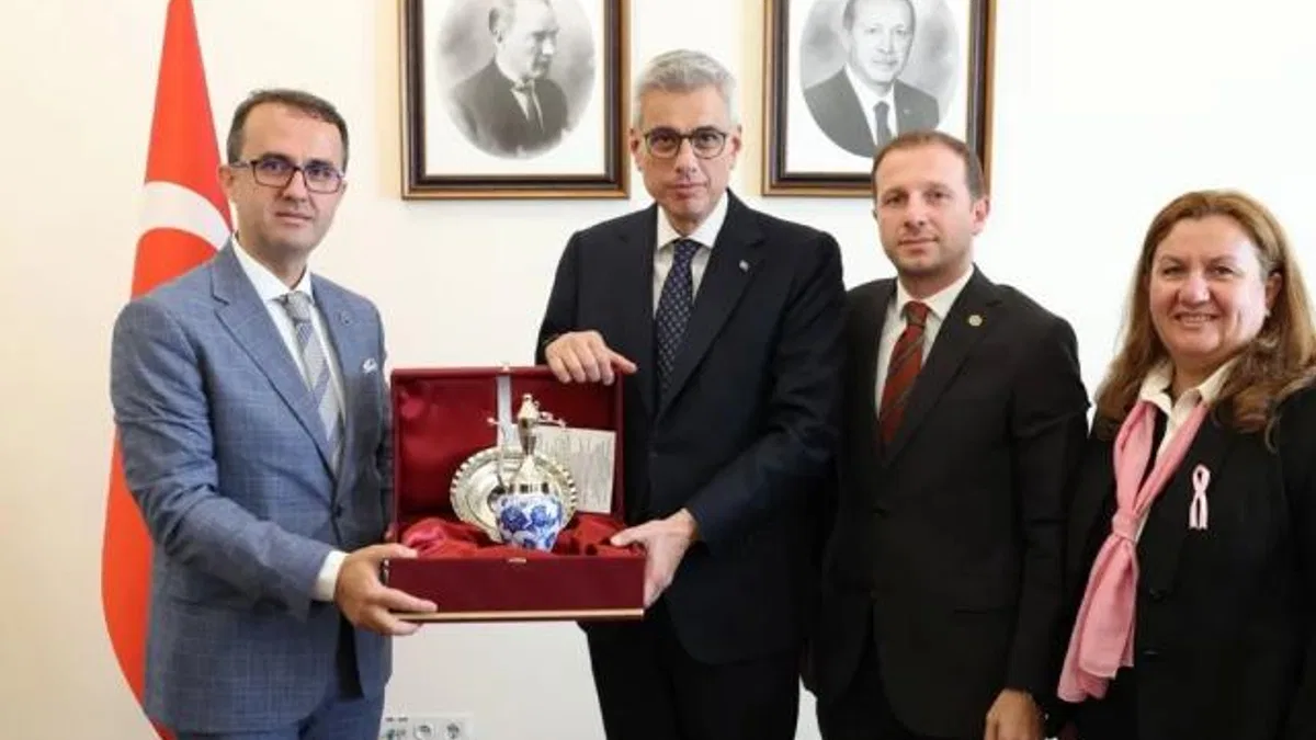Bursa Kanserle Savaş Derneği’nden Bakan Memişoğlu’na ziyaret