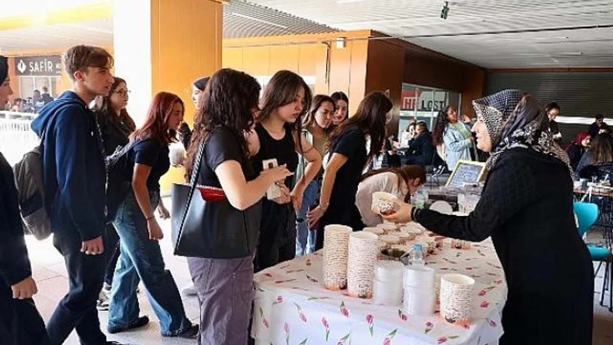 Nevşehir Belediyesi Gençlik Ofisi’nden Anlamlı Etkinlik: Anne Eli Kermesi