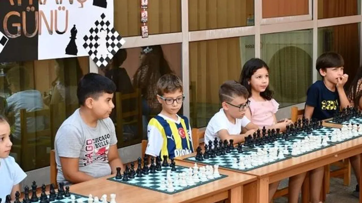 Manisa’da ‘şah-mat’ın tekniklerini öğrendiler