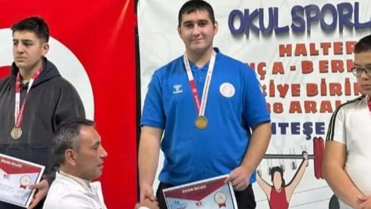 Bursalı lise öğrencisi halterde Türkiye Şampiyonu oldu