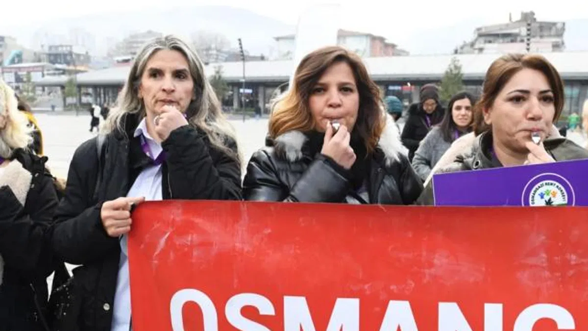 Bursa’da düdükler kadına şiddetin durması için çaldı