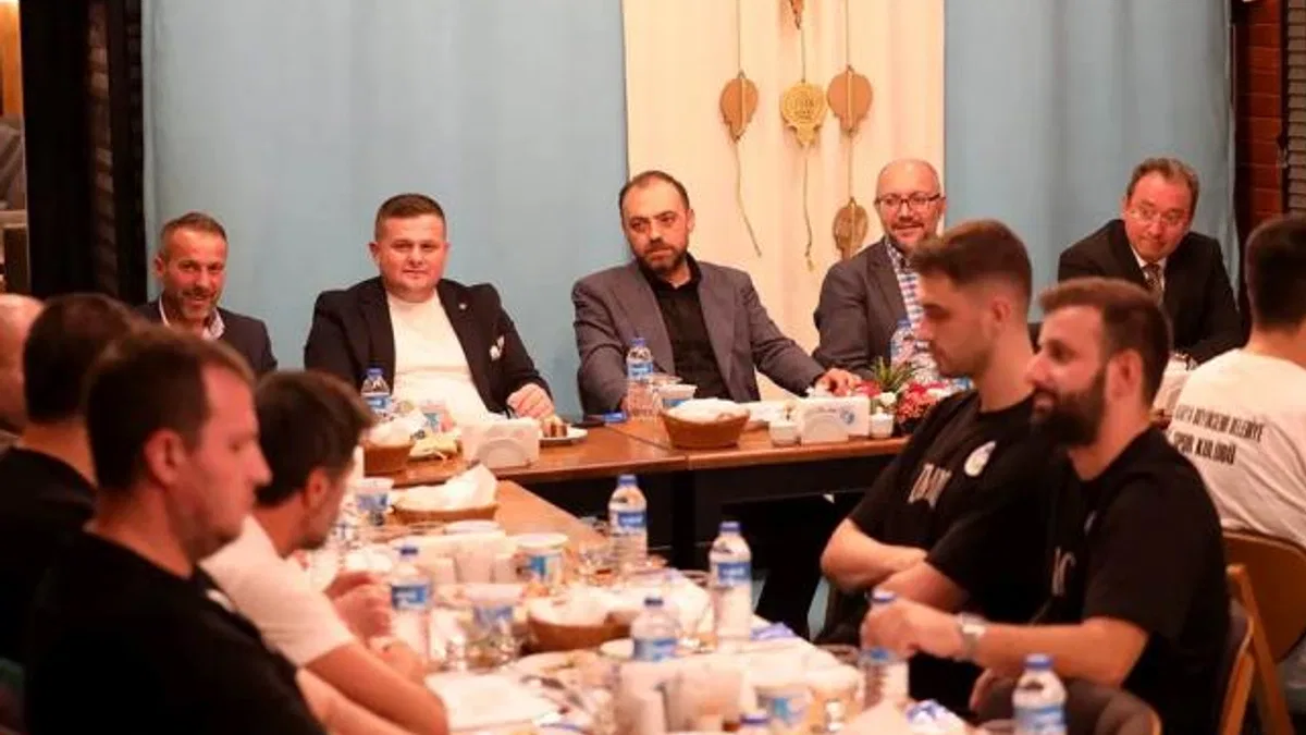 Sakarya Büyükşehir Basketbol yeni sezon öncesi kenetlendi
