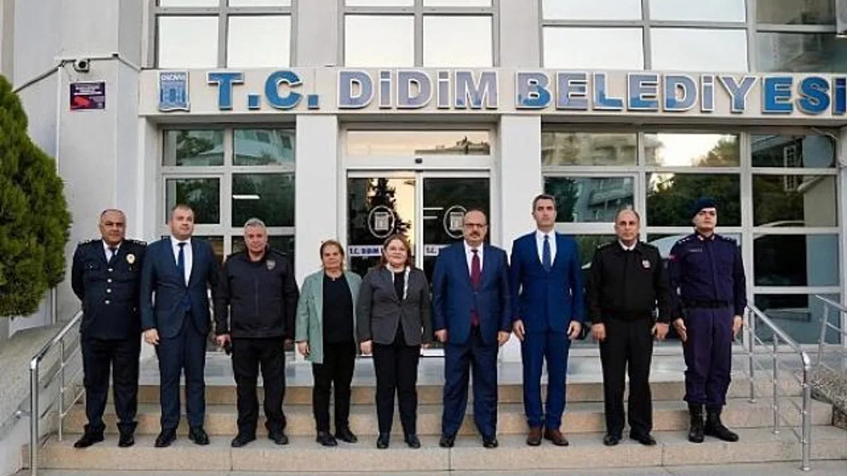 Muhtarlar İstişare Toplantısı için Didim’e gelen Aydın Valisi Yakup Canbolat, Didim Belediye Başkanı Hatice Gençay’ı ziyaret etti.