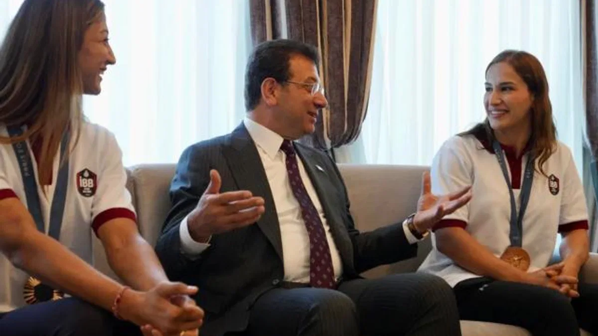 İBB Spor Kulübü’nün olimpiyat madalyalı kadın sporcularına tebrik