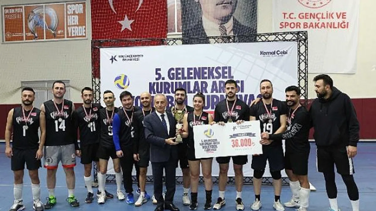 Kurumlararası Voleybol Turnuvası’nda Şampiyon Küçükçekmece İtfaiye