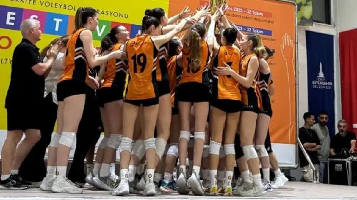 İzmir’de ‘Festival Voleybol’da ilk ödüller verildi