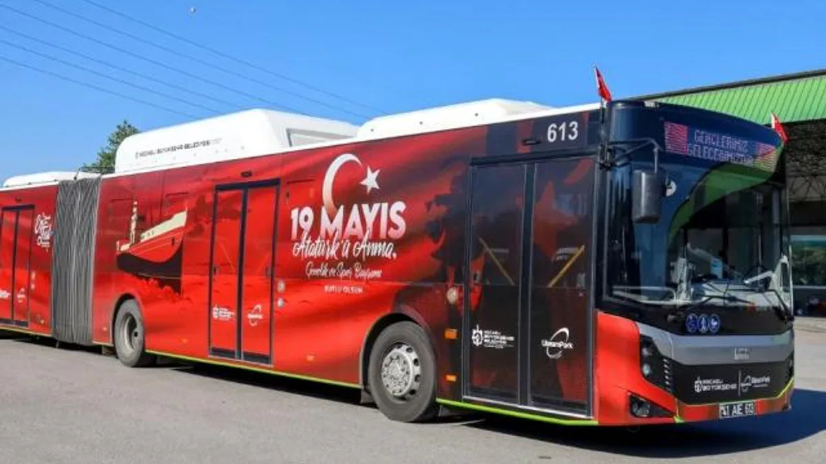 Kocaeli’de otobüs ve tramvaylar bayramlık giydirildi