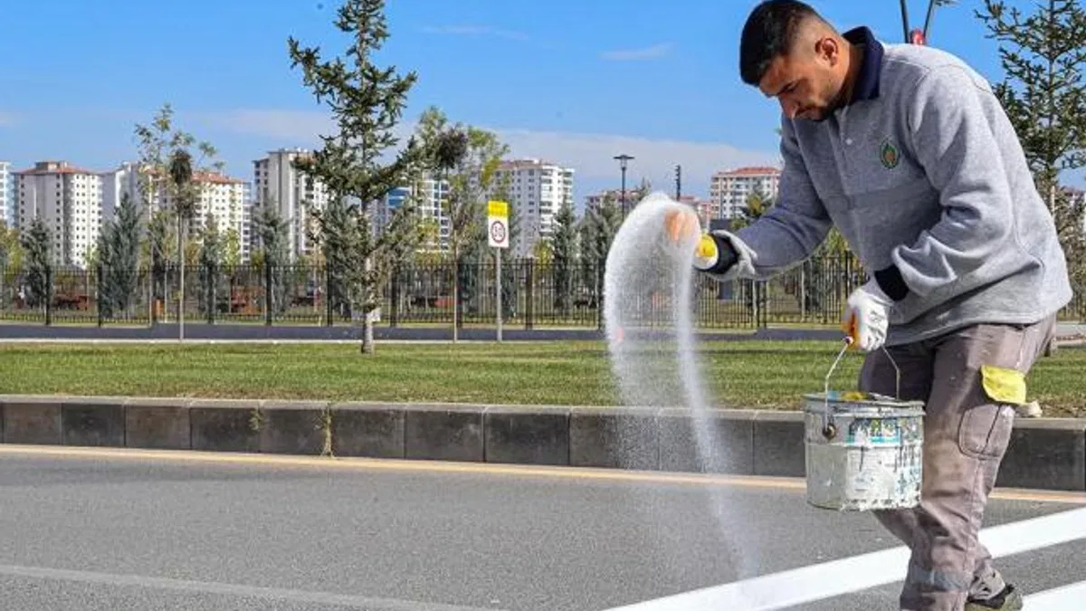 Malatya’da trafik güvenliği için yol çizgi çalışması yapıldı