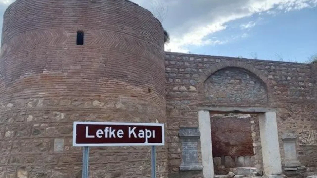 İznik Lefke Kapı tarihi dokusunu koruyor