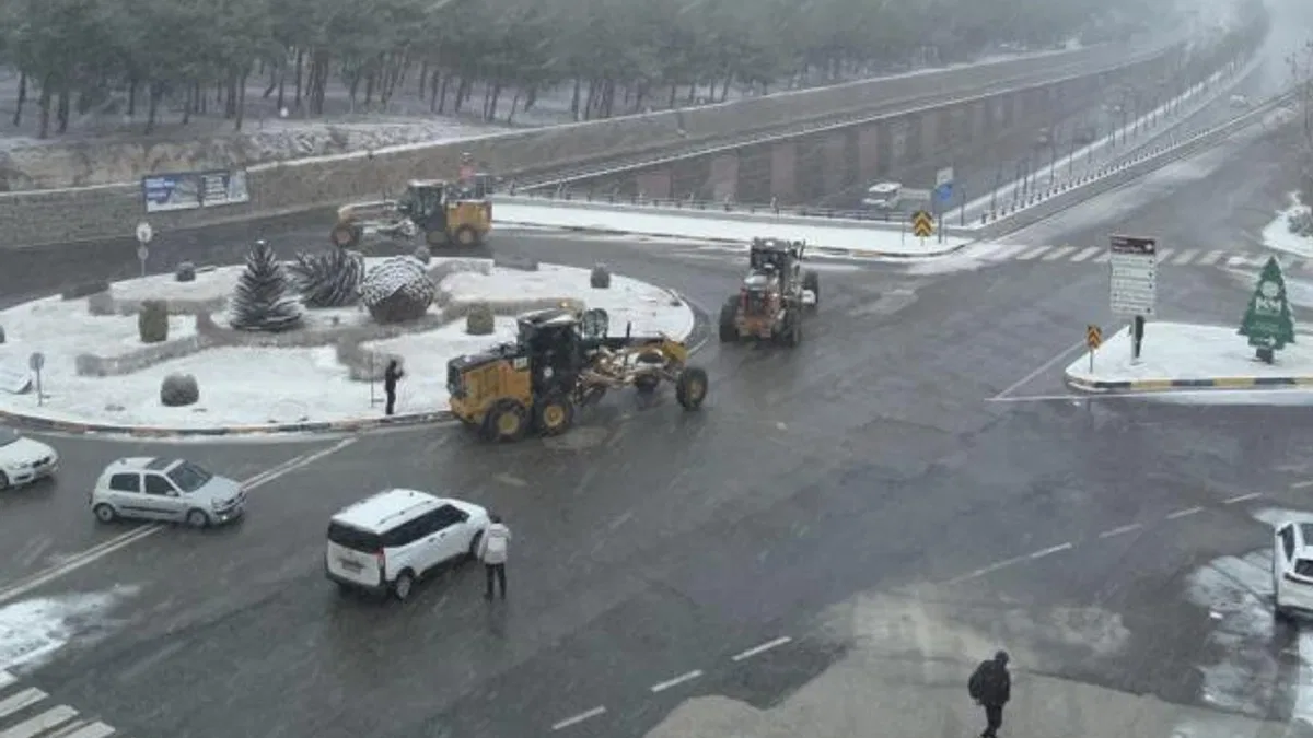 Gaziantep’te karla mücadeleye tüm hızıyla devam