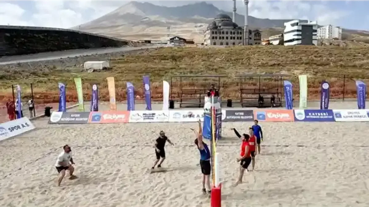 Voleybol tutkunları Kayseri Erciyes’te buluşacak