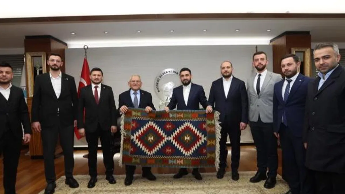 Memduh Büyükkılıç TÜGVA Genel Başkanı’nı ağırladı