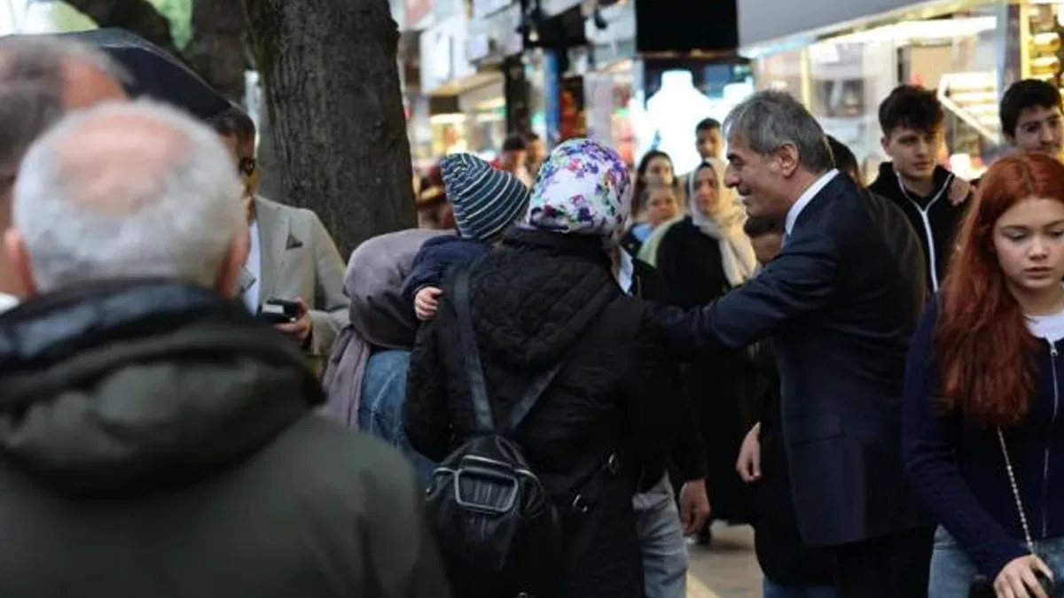 Sakarya’da Başkan Alemdar esnafla kucaklaştı