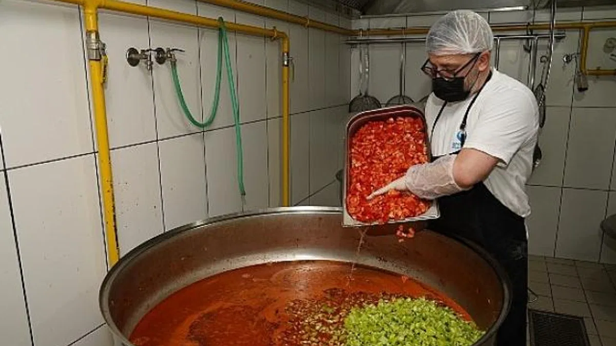 Üsküdar Belediyesi Aşevlerinin Kapasitesini Artırarak Daha Fazla Vatandaşa Hizmet Sağlıyor