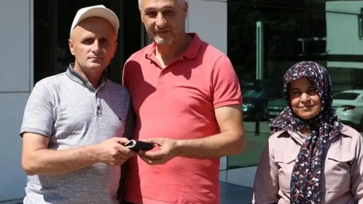 MASKİ personeli para dolu cüzdanı sahibine teslim etti