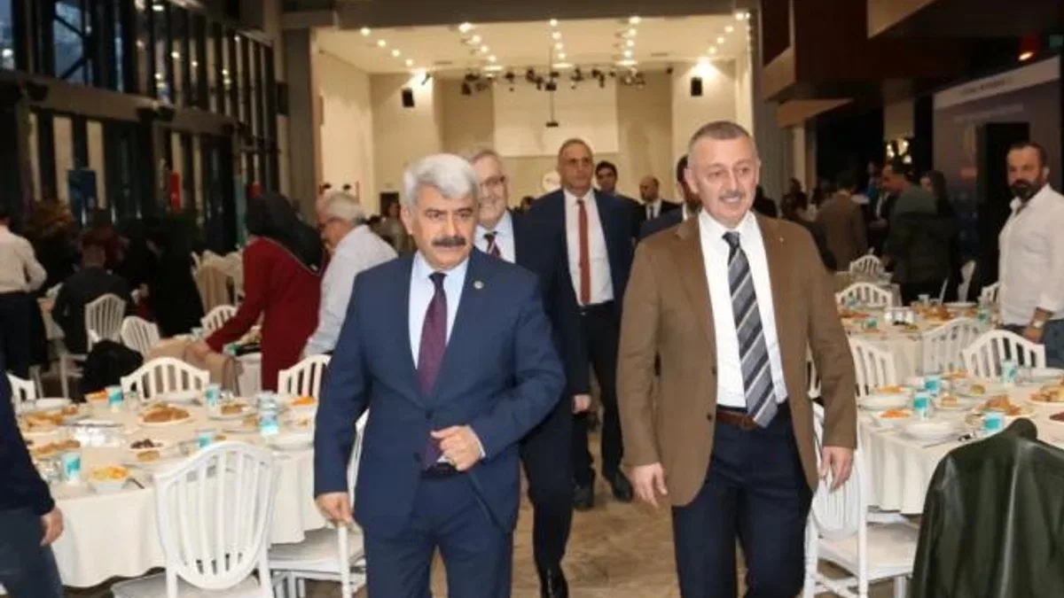 Büyükakın, Fransa dönüşü sağlık çalışanlarıyla iftar yaptı