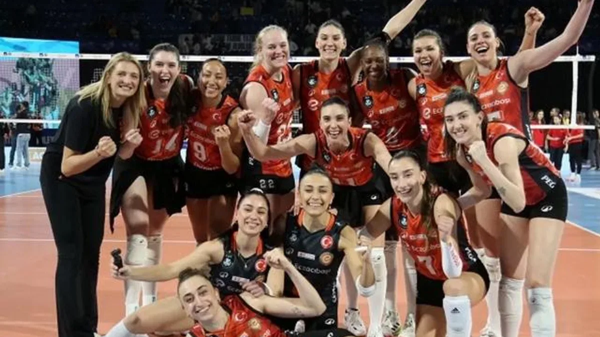 Eczacıbaşı Dynavit, AXA Sigorta Kupa Voley final biletini aldı