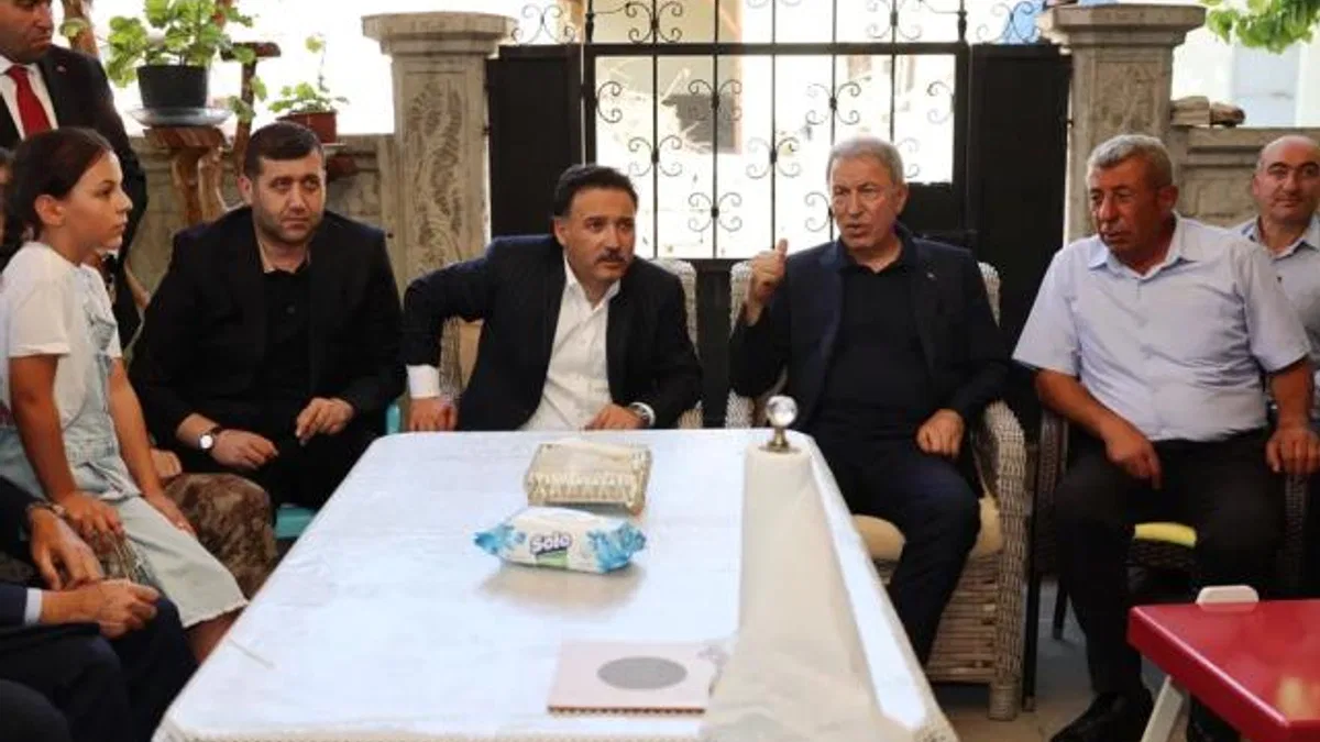Kayseri protokolünden 15 Temmuz şehitlerinin aileleri ve kabirlerine ziyaret