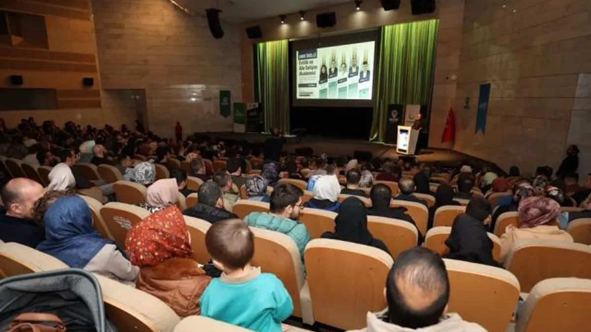 Konya Karatay’da aile seminerleri sürüyor