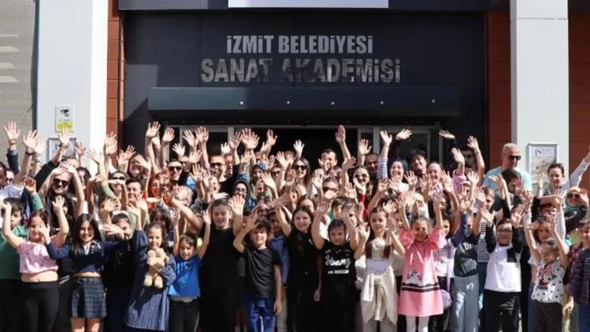 İzmit Belediyesi Sanat Akademisi tiyatro sahnesini büyütüyor