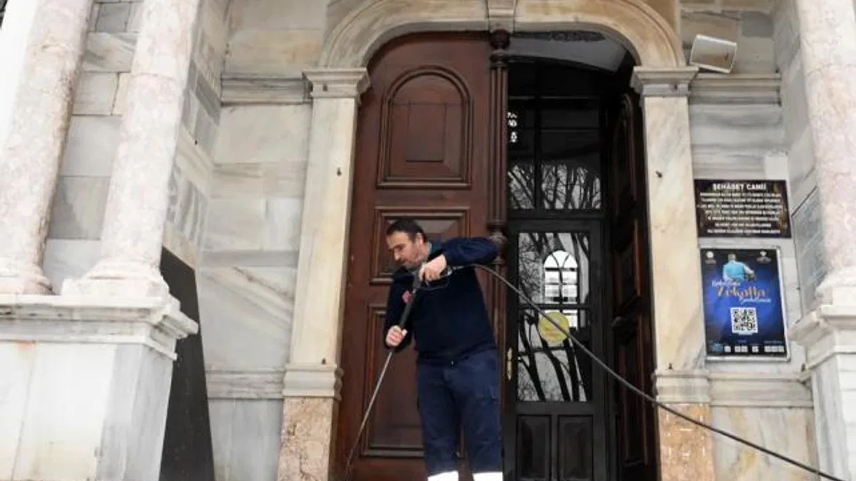 Bursa Osmangazi’deki camilerde Ramazan temizliği