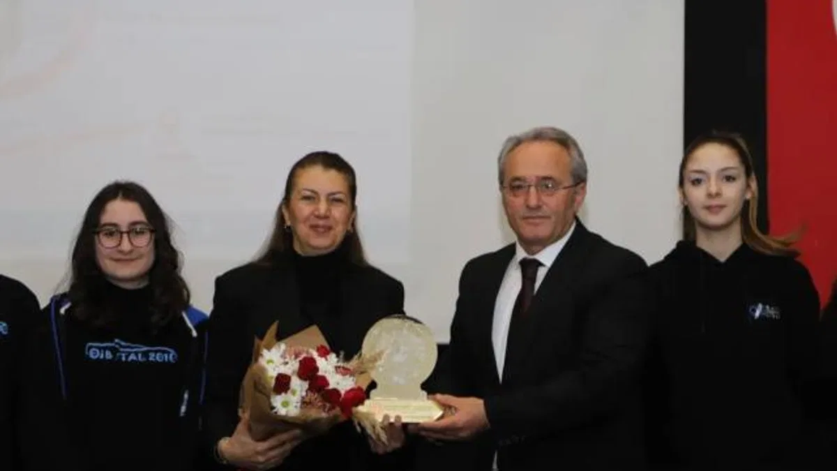 Prof. Dr. Burcu Özsoy Bursa’da gençlerle buluştu!