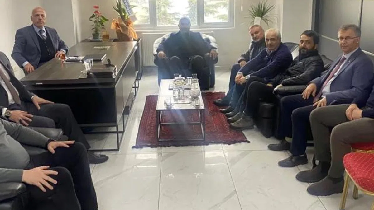Artvin Faal Gazeteciler Derneği’nden Ticaret Borsası’na ‘Hayırlı olsun’ ziyareti