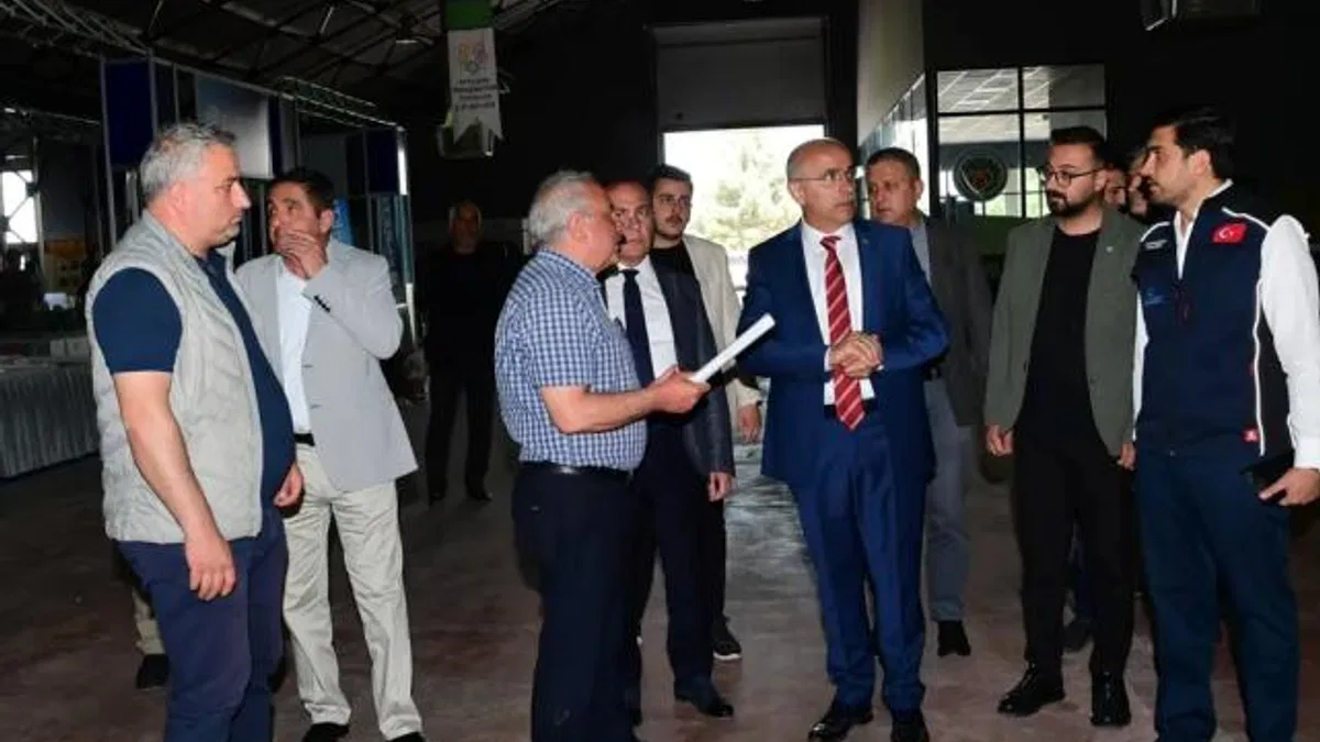 Başkan Er, 7. Malatya Yapı Dekorasyon fuar alanında incelemelerde bulundu
