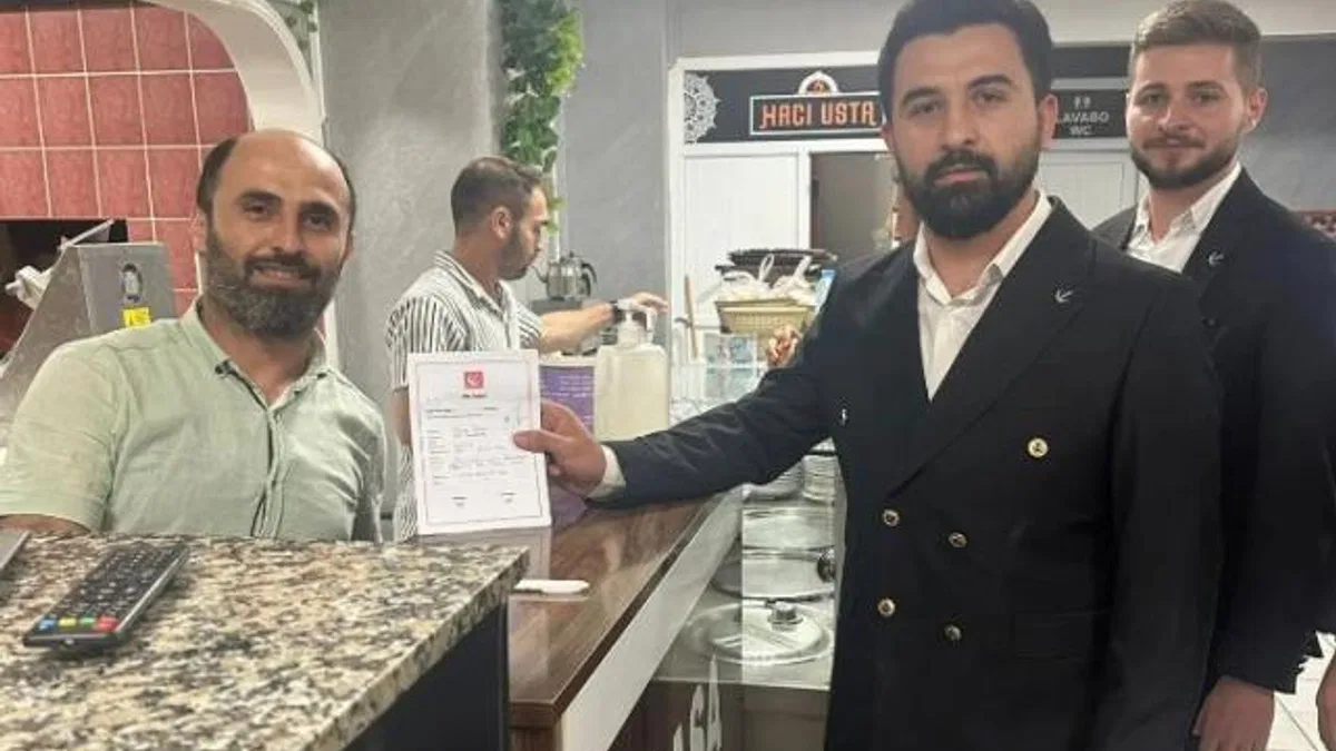 Yeniden Refahlı gençlerden Gölcük’te esnaf ziyareti