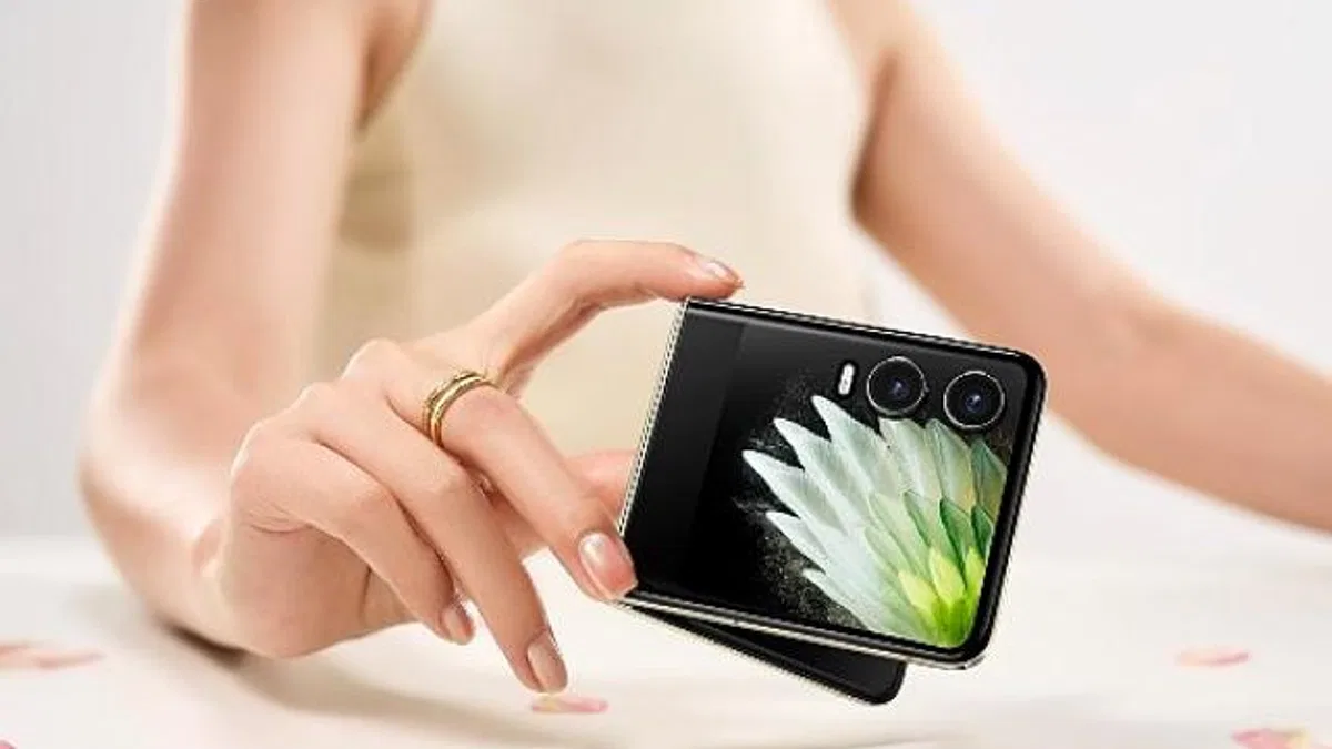 TECNO PHANTOM V Flip2 5G’yi Tanıttı: İkonik Estetik, Yenilikçi Yapay Zeka ile Fütüristik Yaklaşım Katlanır Telefonda Buluşuyor