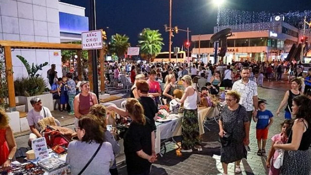 ‘Gece Pazarı’ ile kadınların el emeği kazanca dönüştü