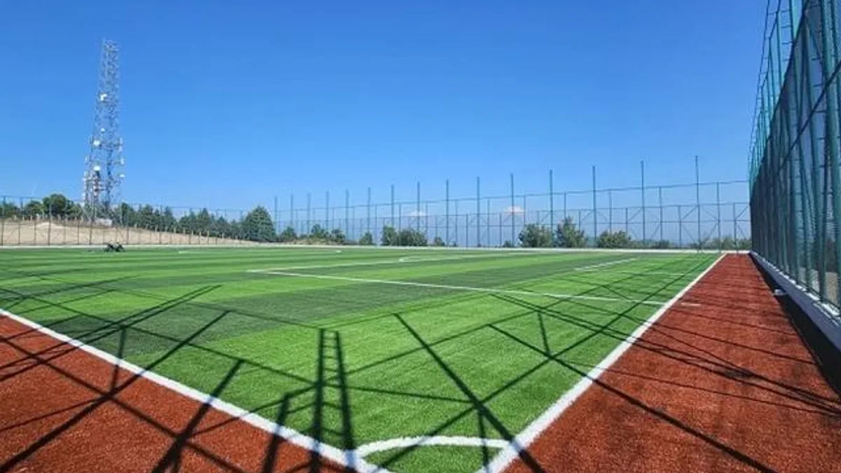 Bursa Osmangazi’den Gündoğdu’ya futbol sahası