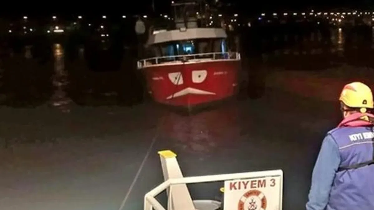 Kocaeli açıklarında sürüklenen tekne kurtarıldı