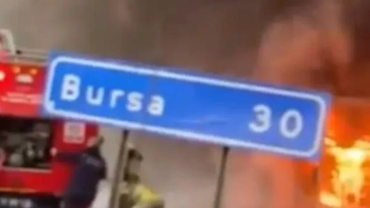 Yolcu otobüsü alev alev yandı