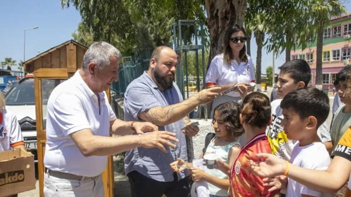 İzmir Güzelbahçe Belediyesi’nin karne hediyesine ‘Milli Eğitim’ engeli