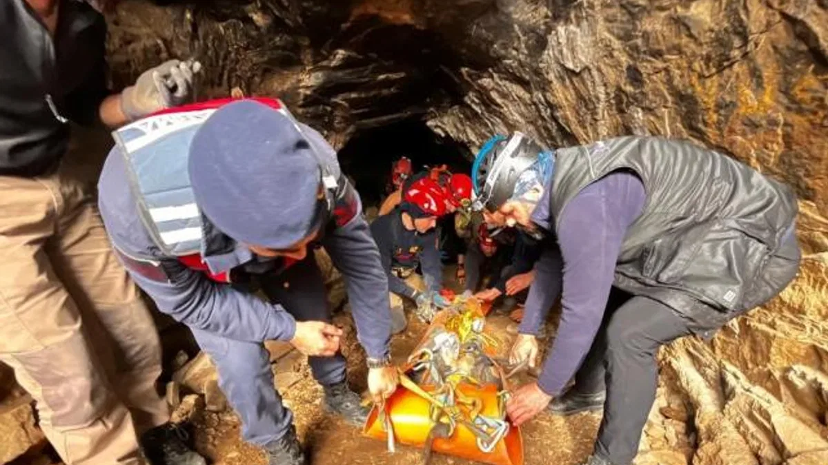 İzmir Selçuk’ta mağarada 9 saatlik kurtarma seferberliği