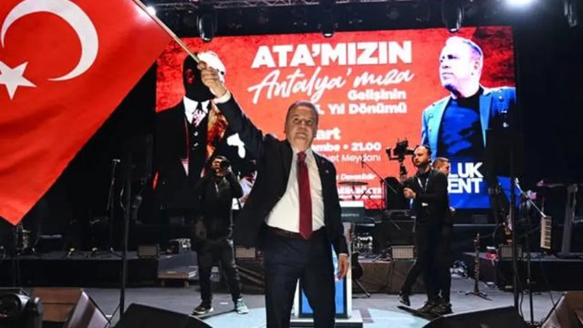 Atatürk’ün Antalya ziyaretinin yıldönümünde Haluk Levent coşkusu