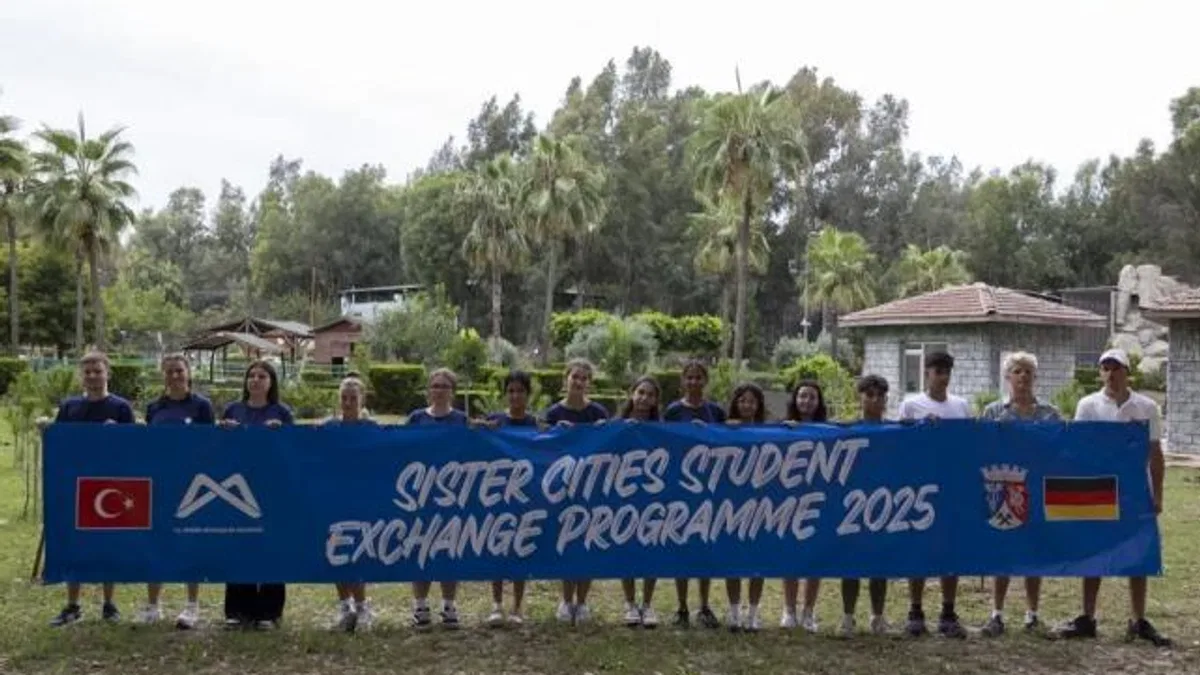 Mersin’de “Kardeş Şehirler Öğrenci Değişim Programı” renkli geçti