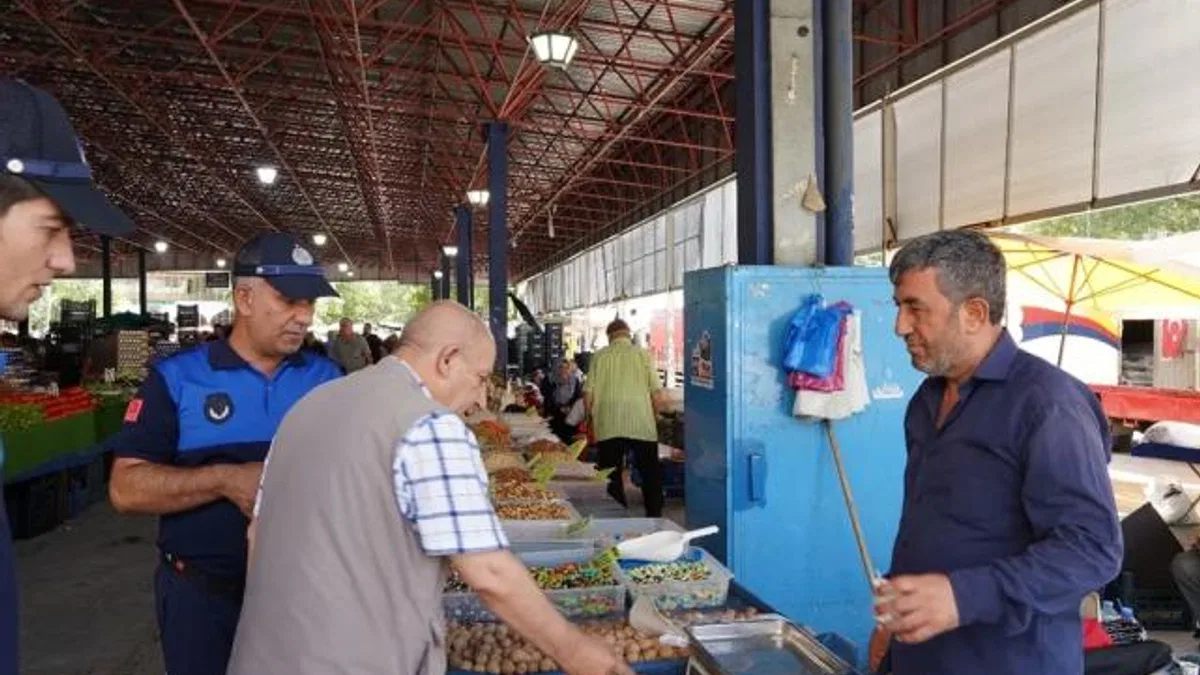 Melikgazi Belediyesi zabıta ekipleri pazar denetimi yaptı