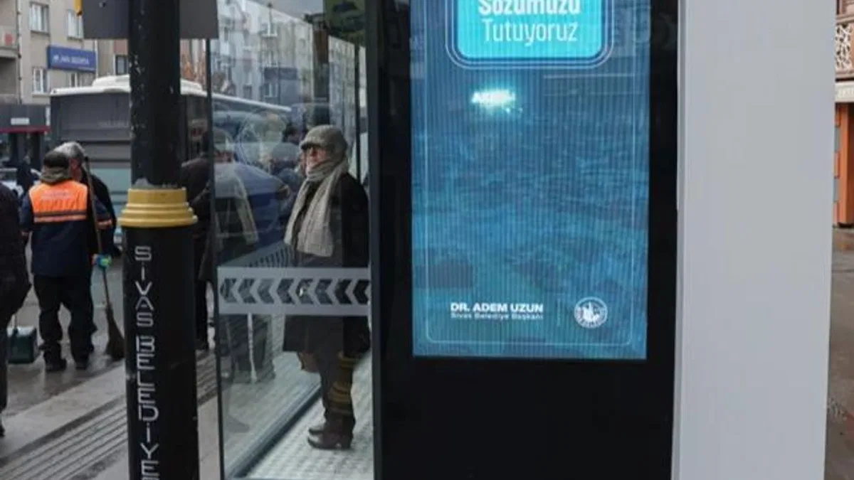 Sivas’ta yeni akıllı ve kapalı duraklar hizmete sunuldu