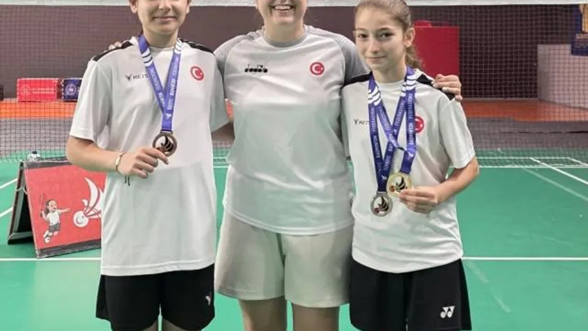 Bursa Büyükşehirli badmintonculardan 3 madalya