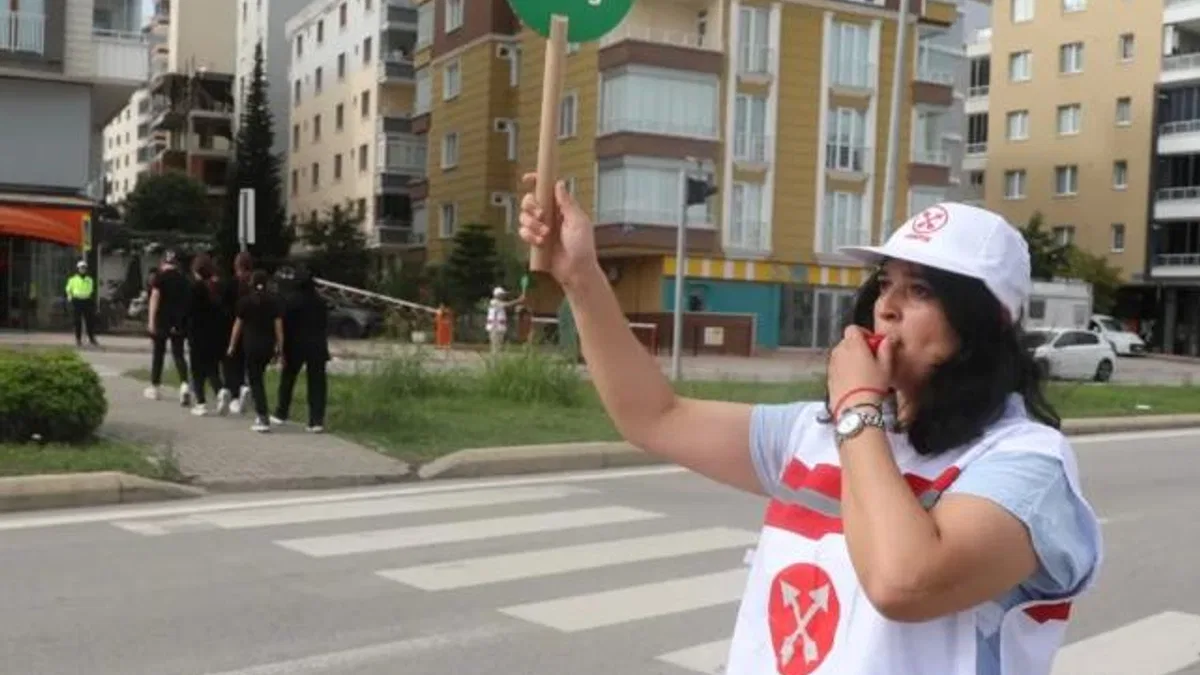 Samsun’da öğrenciler ‘okul geçidi görevlisi’ ile güvende