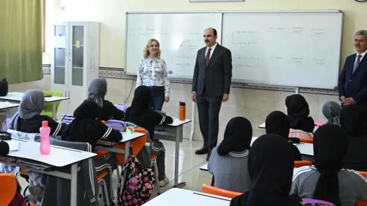 Konya’da Başkan Altay öğrencilerle buluştu