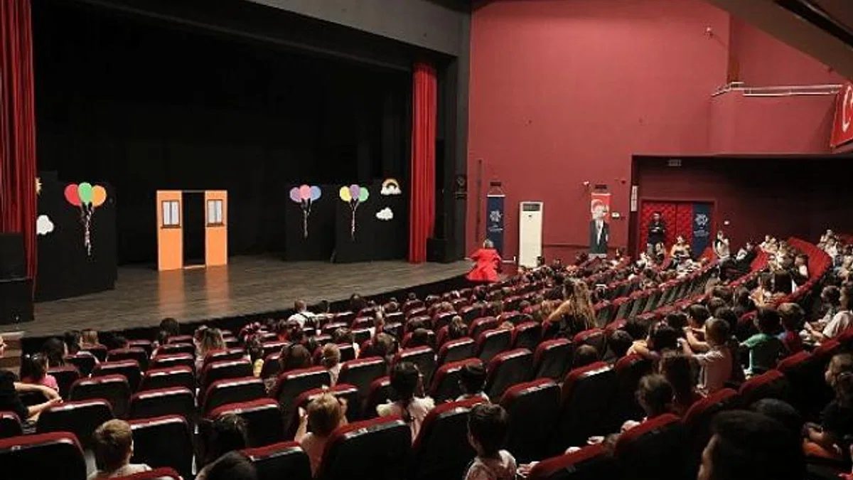Başkan Çerçioğlu Çocukları Tiyatro ile Buluşturdu