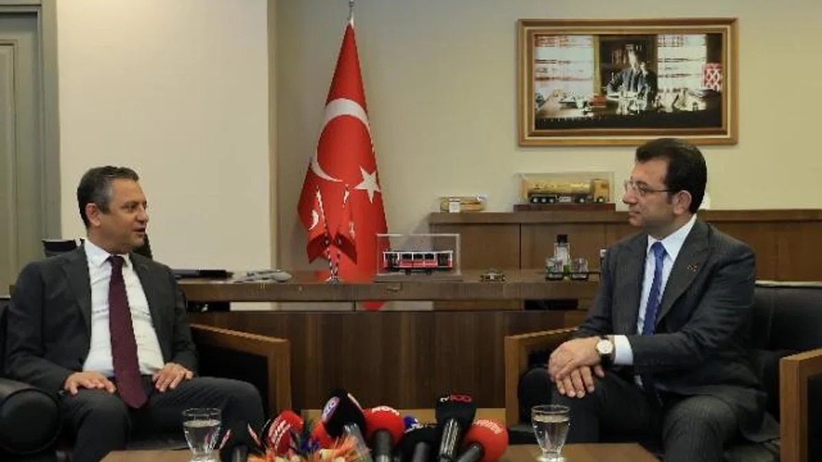 CHP Genel Başkanı Özel’den İmamoğlu’na tebrik ziyareti