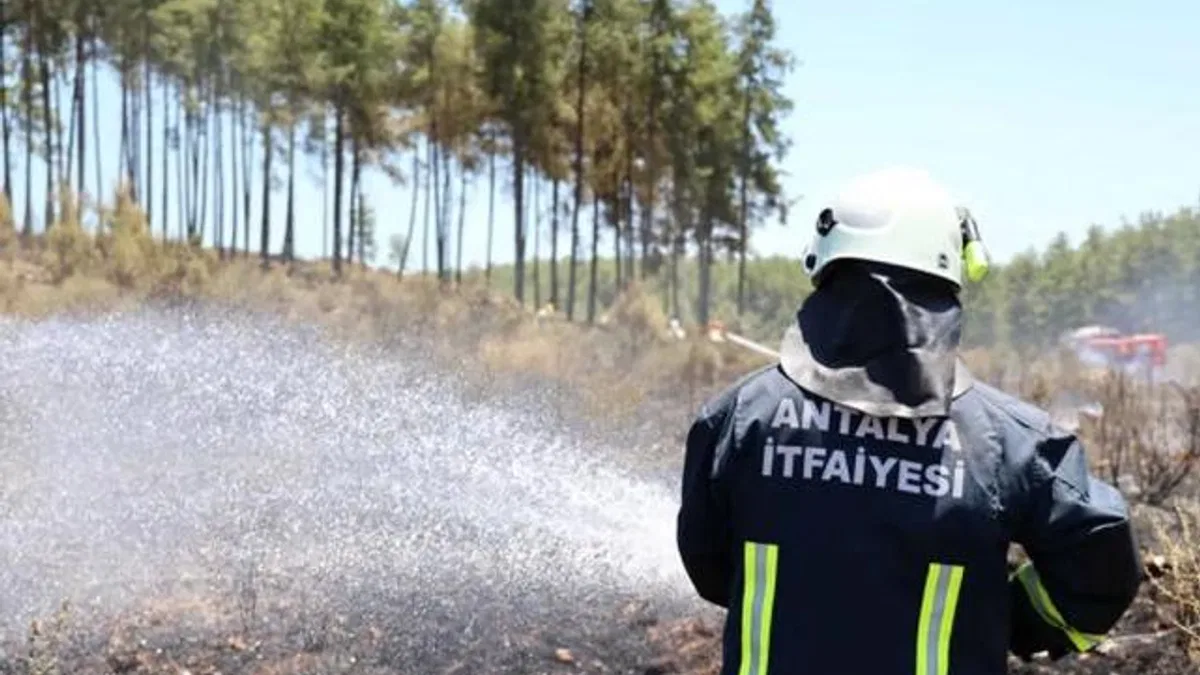 Antalya İtfaiyesi’nden orman yangınlarına müdahale