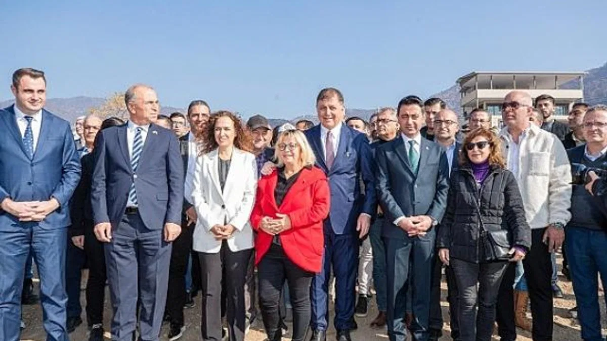 Başkan Tugay, bal ormanına fidan dikti